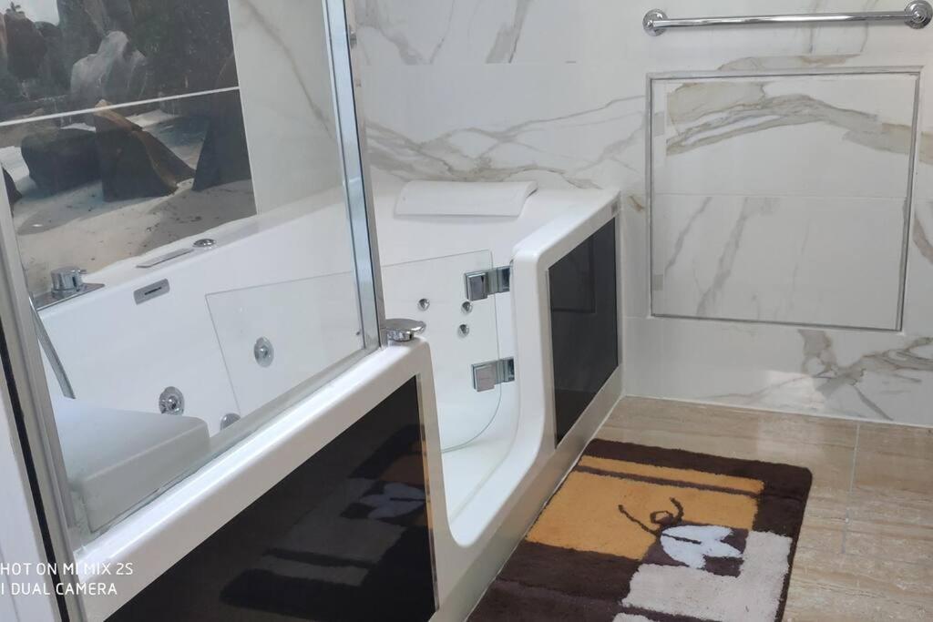Appart. T2 De Luxe +Jacuzzi, Vue Mer Et Cote Plage لو جوسيير المظهر الخارجي الصورة